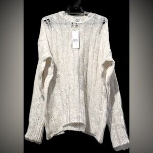 Adorable distressed women’s urban outfitters sweater!